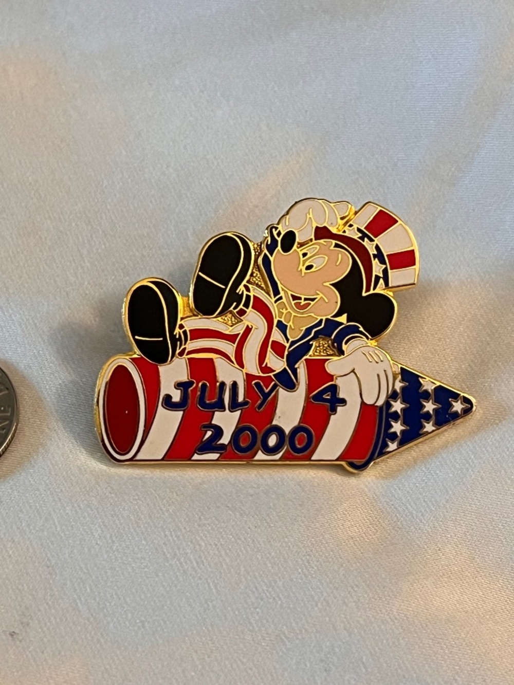 Vintage y2k July 4th 2000 Mickey Mouse Pin Button Limited Edition 10,000 Disney